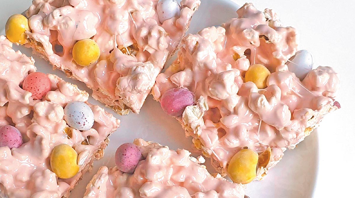 © Lemisse Al-Hafidh. Easter popcorn bars.